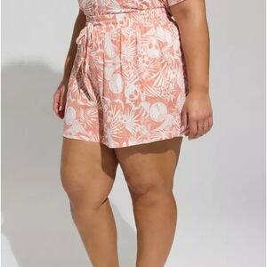 NWT Torrid X Nightmare Before Christmas Coral & White Patterned Shorts Size 3